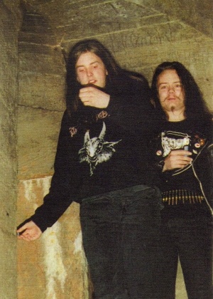 O vocalista Dead (e) e o guitarrista Euronymous morreram antes do lançamento do primeiro álbum, que só ocorreu em 1994. O primeiro cometeu suicídio e o segundo foi morto por Varg Vikernes, outra figura polêmica e que tocou baixo no Mayhem