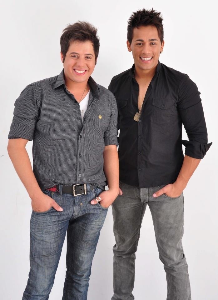 5.dez.2013 - Hugo e Tiago, dupla sertaneja que saiu do reality show musical Fama, na edição de 2004 - Reprodução/Facebook