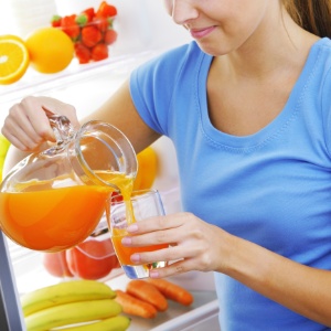 O suco de laranja aumenta a quantidade de um hormônio que inibe os receptores do apetite - Thinkstock 