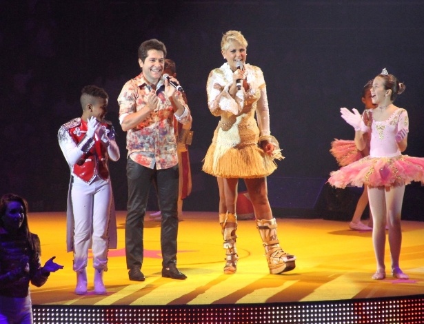 7.dez.2013 - O cantor Daniel dividiu o palco com Xuxa no show "Um Natal Mágico", que aconteceu no Maracanãzinho, no Rio