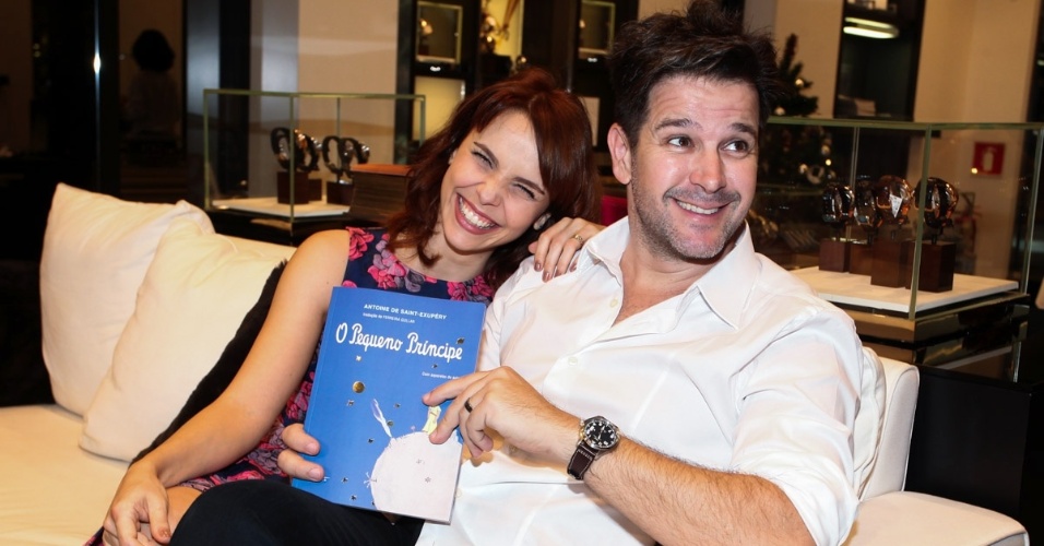 7.dez.2013 - O casal de atores Débora Falabella e Murilo Benício participa de evento em SP