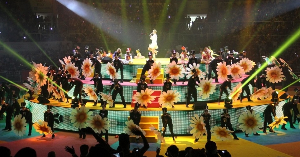 7.dez.2013 - Xuxa apresentou o show "Natal Mágico da Xuxa" no estádio do Maracanãzinho, no Rio