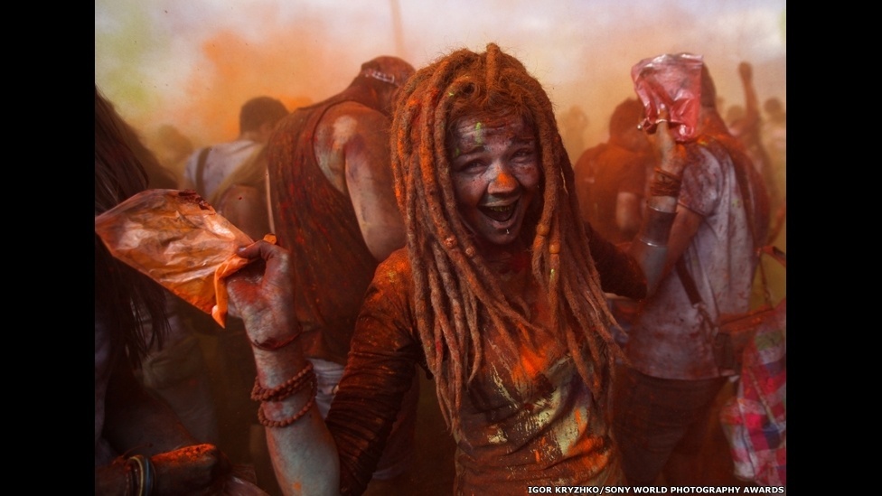 Igor Kryzhko conseguiu registrar as expressões dos participantes de um Festival da Tinta em Novorossiysk, na Rússia, e sua foto entrou na subcategoria Sorriso no Sony World Photography 2014 - Igor Kryzhko/Sony World Photography 2014