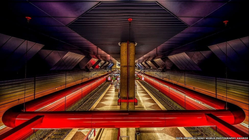 Inscrita na subcategoria de Arquitetura, imagem da principal estação de metrô de Duisburg, na Alemanha, foi feita por Holger Schmidtke - Holger Schmidtke/Sony World Photography 2014