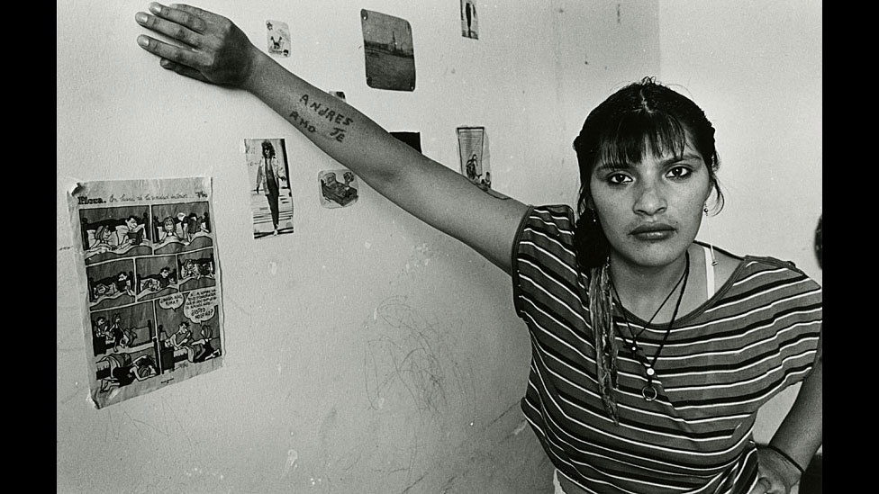 Obra 'Sem Titulo', da Série Mujeres Presas, realizada entre 1991 e 1993, pela fotógrafa argentina Adriana Lestido - ©Adriana Lestido/Coleção da Fundação Cartier para Arte Contemporânea