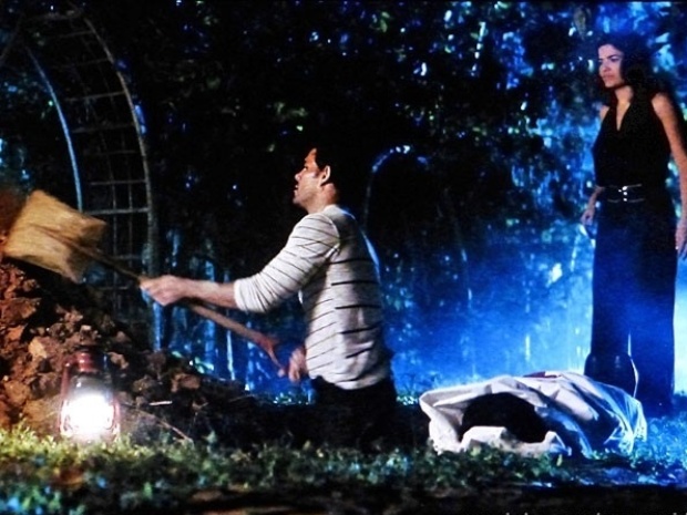 Em "Amor à Vida", Aline e Ninho enterram Mariah no quintal de casa