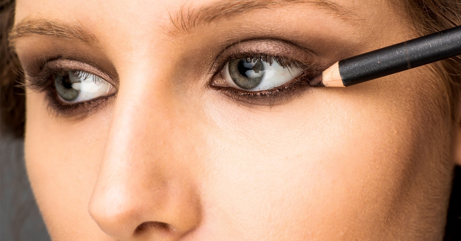 Look de Natal - lápis nos cílios inferiores - Christian Parente/UOL