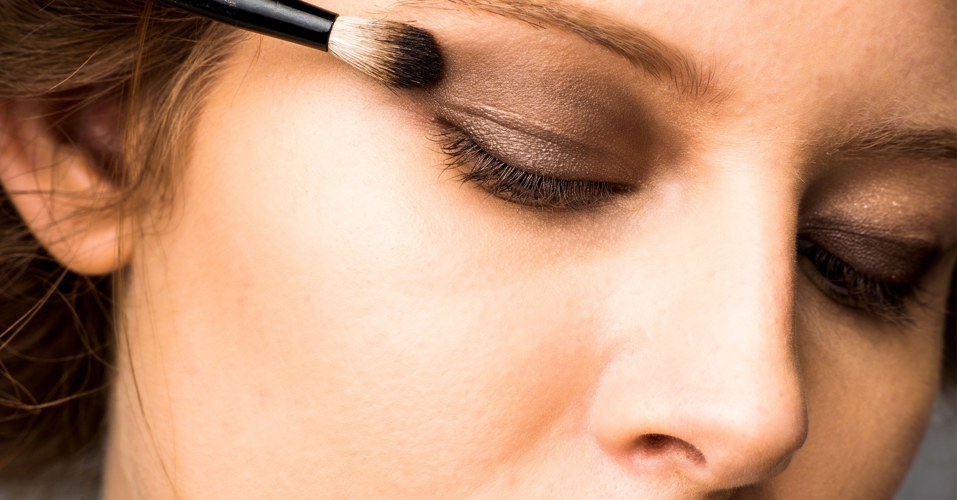 Look de Natal - sombra esfumada e côncavo - Christian Parente/UOL