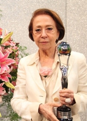 Fernanda Montenegro com o Troféu Mário Lago