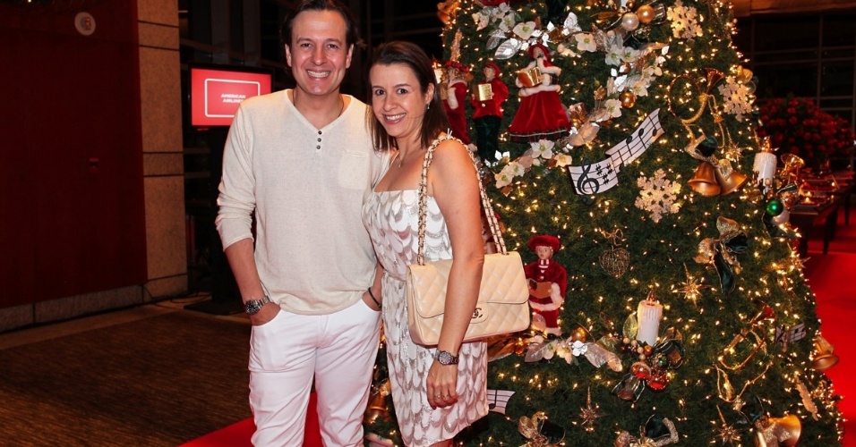 16.dez.2013 - Celso Zucatelli e a mulher, Ana Claudia, prestigiaram o Natal do Bem,  evento beneficente realizado em São Paulo