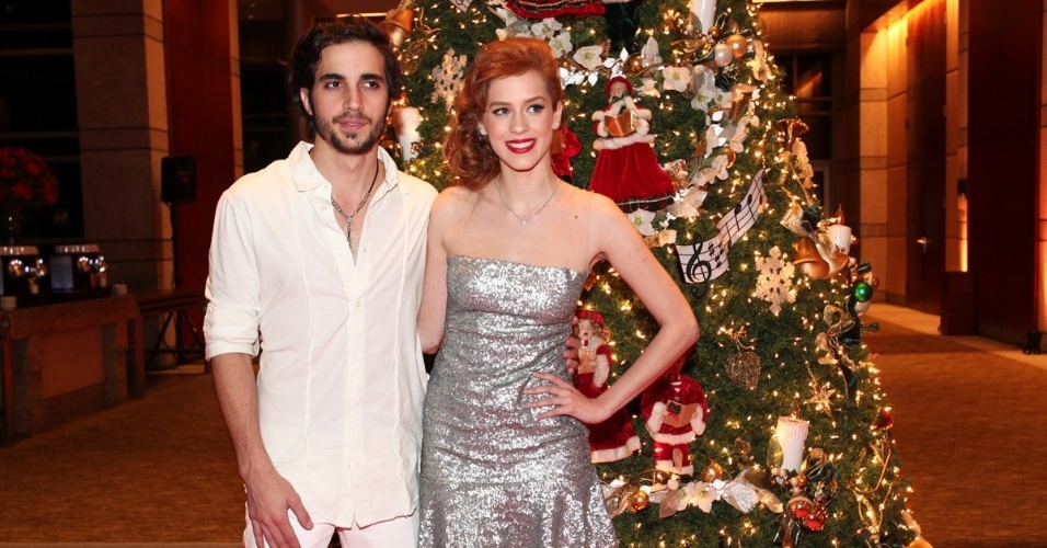 16.dez.2013 - Fiuk e Sophia Abrahão chegaram juntos ao Natal do Bem, jantar beneficente realizado em um hotel em São Paulo