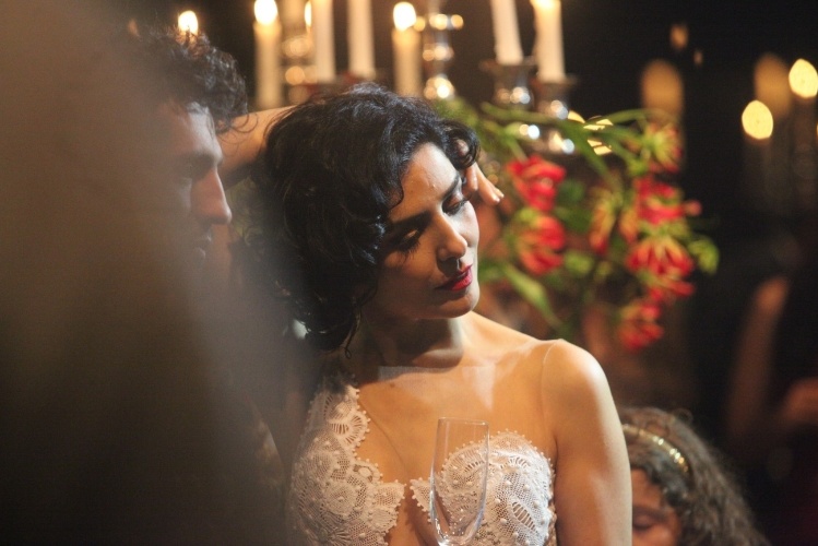 16.dez.2013 - Letícia Sabatella e Fernando Alves se casam em cerimônia em São Paulo