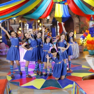 Mili (2ª à esq.) e amigas fazem festa no orfanato Raio de Luz em cena de 'Chiquititas' - Lourival Ribeiro/SBT - Lourival Ribeiro/SBT