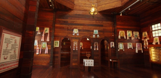 Memorial ucraniano, em Curitiba - Giuliano Gomes/UOL - Giuliano Gomes/UOL