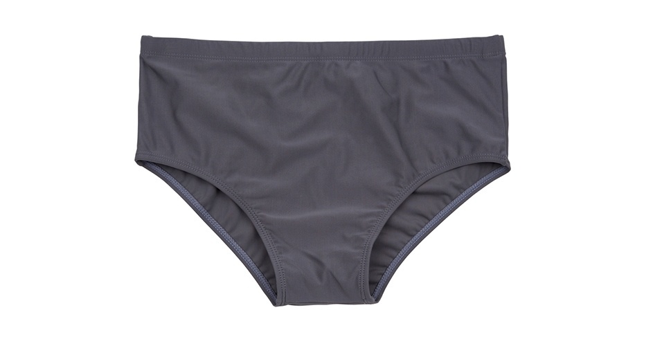 Sunga lisa cinza; R$ 19,90, na Riachuelo (SAC 0800 7014342). Preço pesquisado em dezembro de 2013 e sujeito a alteração - Divulgação
