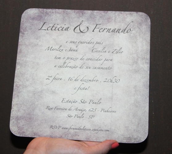 16.dez.2013 - Foto do convite de casamento de Letícia Sabatella e Fernando Alves Pinto