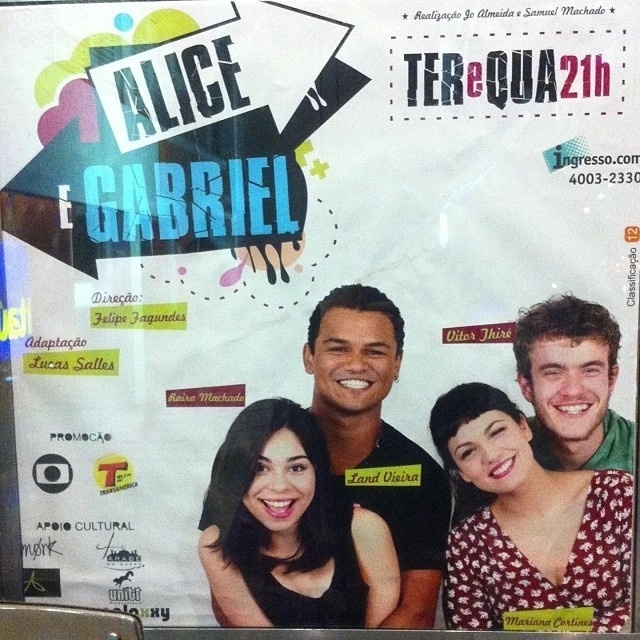 Cartaz da peça "Alice e Gabriel", em cartaz no Rio, com Mariana Cortes no elenco