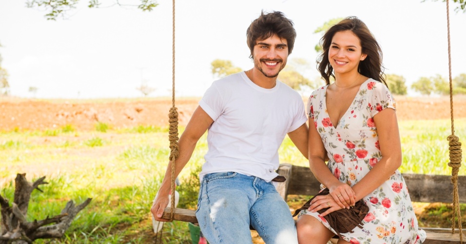 Guilherme Leicam e Bruna Marquezine como Laerte e Helena em cena da segunda fase de "Em Família", nova novela das 21h escrita por Manoel Carlos