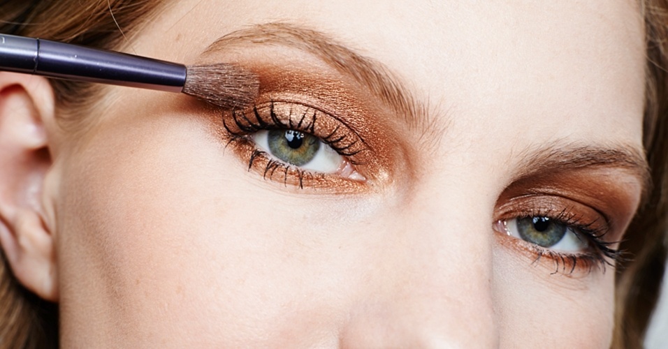 Tutorial: tranças, coques e ondas volumosas marcam os cabelos de Ano-Novo - Christian Parente/UOL