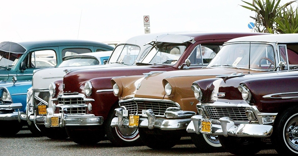 Carros em Cuba - Claudia Daut/Reuters