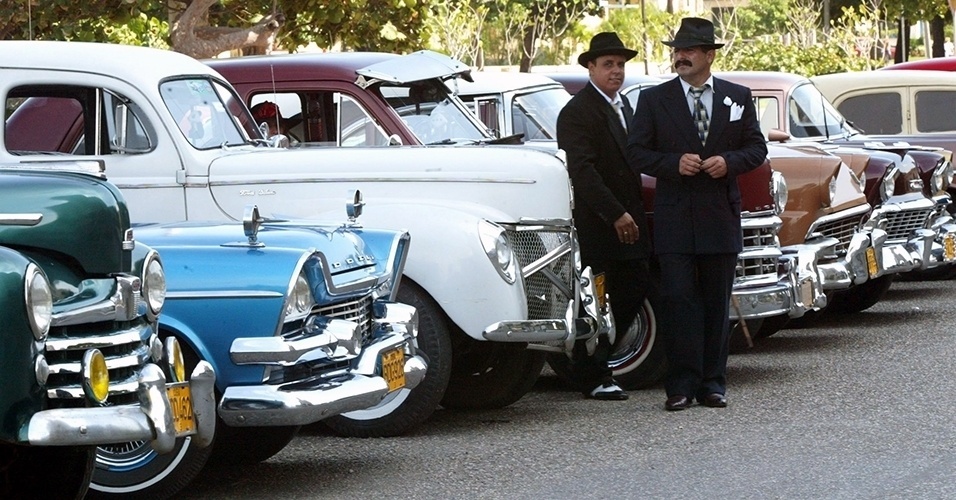 Carros em Cuba - Claudia Daut/Reuters