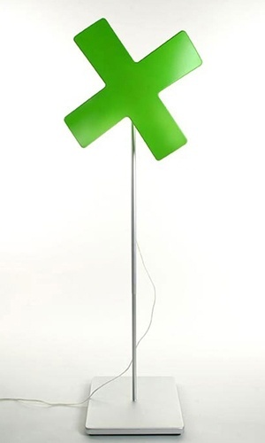 Disponível em diversas cores, o ventilador Ventilux tem três velocidades e sistema de desligamento rápido. Para garantir a segurança do usuário, as pás do ventilador são fabricadas em espuma de poliuretano, enquanto sua base é feita em alumínio. O produto tem 81 cm de altura e está disponível na Generate (www.gnr8.biz) por R$ 696 (+ frete e taxas) - Divulgação