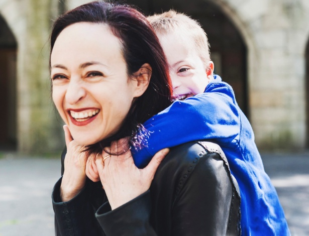 Rachel Adams, com seu filho, Henry, que foi diagnosticado com síndrome de Down ao nascer - Sara Toretta Klockte/The New York Times