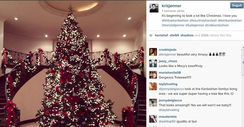 11.dez.2013 - Kris Jenner, mãe da socialite Kim Kardashian, mostra a árvore de Natal da família no Instagram e se declara aos filhos. "Começando a parecer que é Natal. Amo vocês @khloekardashian @kourtneykardash @kimkardashian @kendalljenner @kyliejenner @robkardashian", escreveu ela