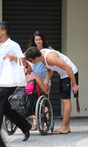 21.dez.2013 - Cauã Reymond passei com a família no Rio