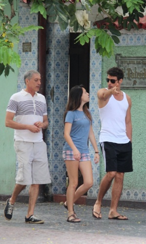 21.dez.2013 - Cauã Reymond passei com a família no Rio