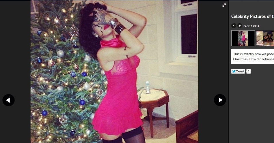 23.dez.2013 - A cantora Rihanna posou de lingerie rosa e meias de seda em frente a sua árvore de Natal