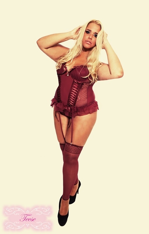 Corset Passion vinho, da Teese - Divulgação