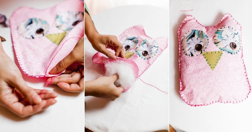 Feche o corpo da coruja com ponto cobertor, ideal para dar acabamento em dobras e barras. Escolha uma cor que faça efeito quando sobreposta no tecido. Passe a agulha de trás para frente e, quando for passá-la novamente no pano, dê o laço na linha, como mostra a foto. Deixe a base aberta para rechear a almofada com a manta acrílica e então feche-a completamente - Leonardo Soares/UOL