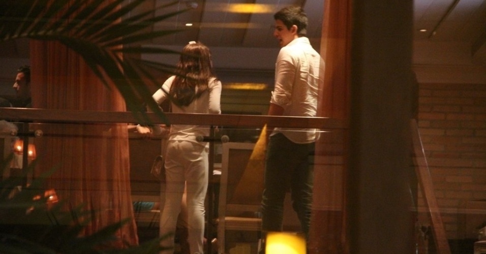 23.dez.2013 - Enzo e Sophia vão ao aniversário de 47 anos da mãe, Claudia Raia, em restaurante na zona oeste do Rio