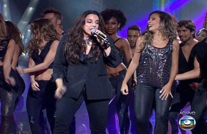 26.dez.13 - Ana Carolina canta "Pole Dance" na final do programa The Voice Brasil