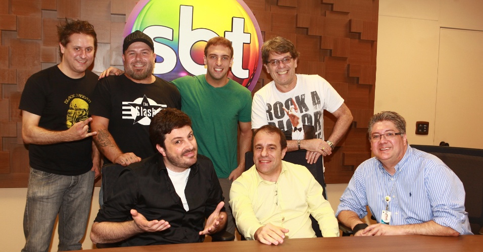 Marcos Kleine, Mingau, Léo Lins, Róger, Danilo Gentili , Fernando Pelegio e Leon Abravanel durante assinatura de contratado no SBT