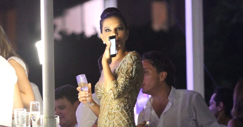 1.jan.2014 - Mariana Rios curtiu festa de réveillon no Copacabana Palace, no Rio