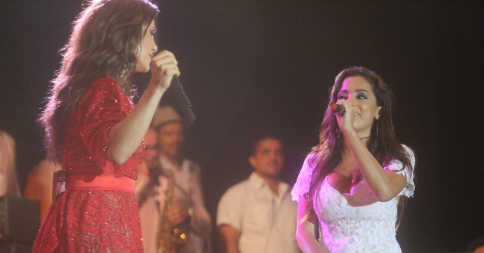 31.dez.2013 - Em Maceió, Ivete Sangalo e Anitta comemoram a chegada de 2014. Elas se apresentaram em uma festa fechada em Alagoas