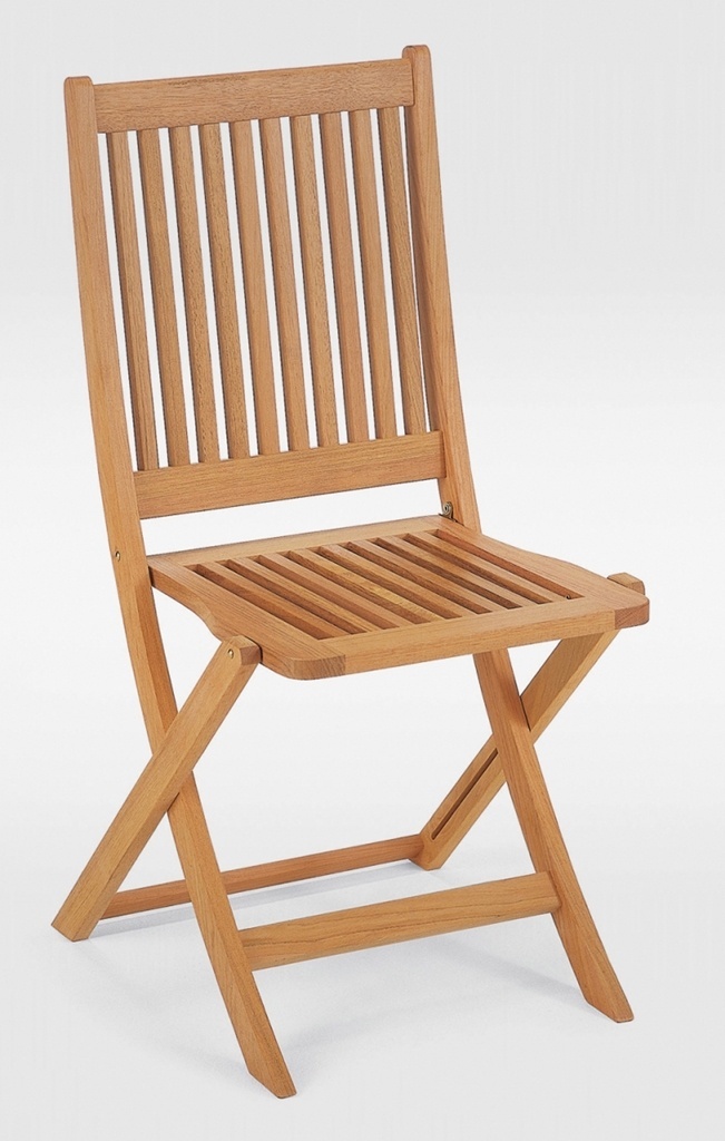 Dobrável e com design contemporâneo, a cadeira Nice é própria para uso em varandas. Fabricada pela Tramontina em madeira jatobá, mede 103 cm de altura x 49 cm de largura. À venda na Obravip (www.obravip.com) por R$ 538,20 - Divulgação