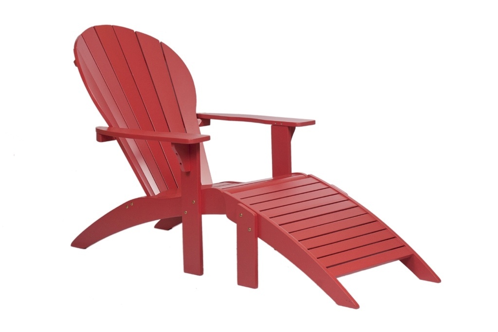 Própria para áreas externas, a cadeira Adirondack Adele tem acabamento em laca vermelha. À venda na L'Oeil (www.loeil.com.br) por R$1.000. Disponível também em outras cores - Divulgação