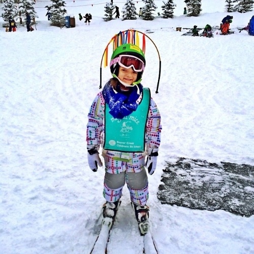 4.jan.2013 - A apresentadora Ticiane Pinheiro mostrou no Instagram a primeira vez de sua filha Rafaella Justus esquiando na neve, na estação de esqui Beaver Creek, no Colorado (EUA)