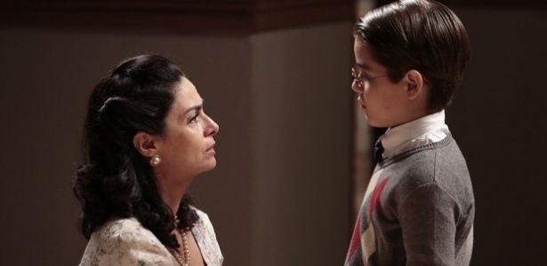 Em "Joia Rara", Tavinho pede a Laura para conhecer seus pais verdadeiros