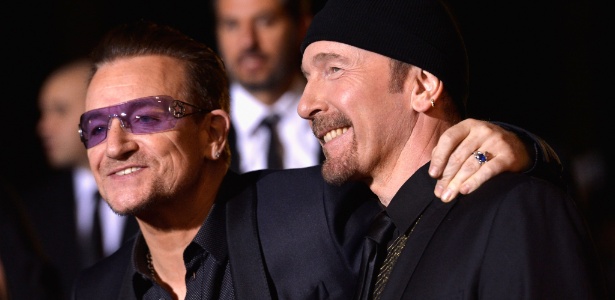 O cantor Bono com o guitarrista The Edge no Palm Springs International Film Festival - Getty Images