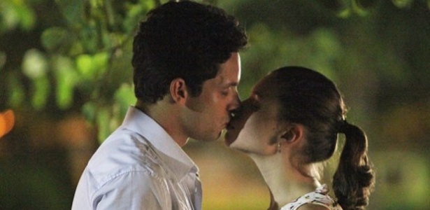 Em "Amor à Vida", Rafael e Linda se beijam