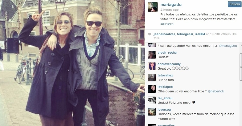 6.jan.2014 - Maria Gadú e a mulher, Lua Leça, estão curtindo férias em Amsterdam, na Holanda. A cantora divulgou um registro do passeio