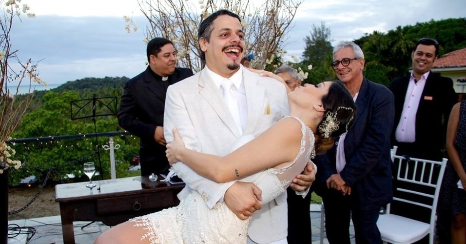 A bailarina de Recife, Bella Maia, 27 anos, se casou em outubro de 2013 com o produtor musical Bruno Lins