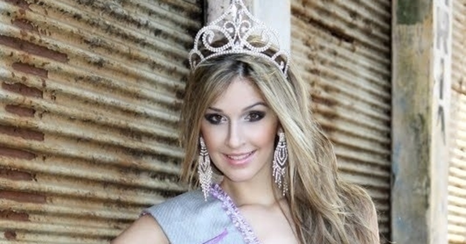 Tatiele foi eleita eleita Miss Cianorte 2011