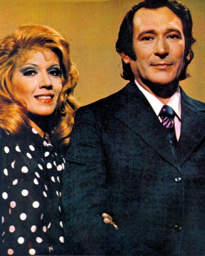 1972 - Paulo Goulart e a atriz Yoná Magalhães em cena da novela "Uma Rosa com Amor"