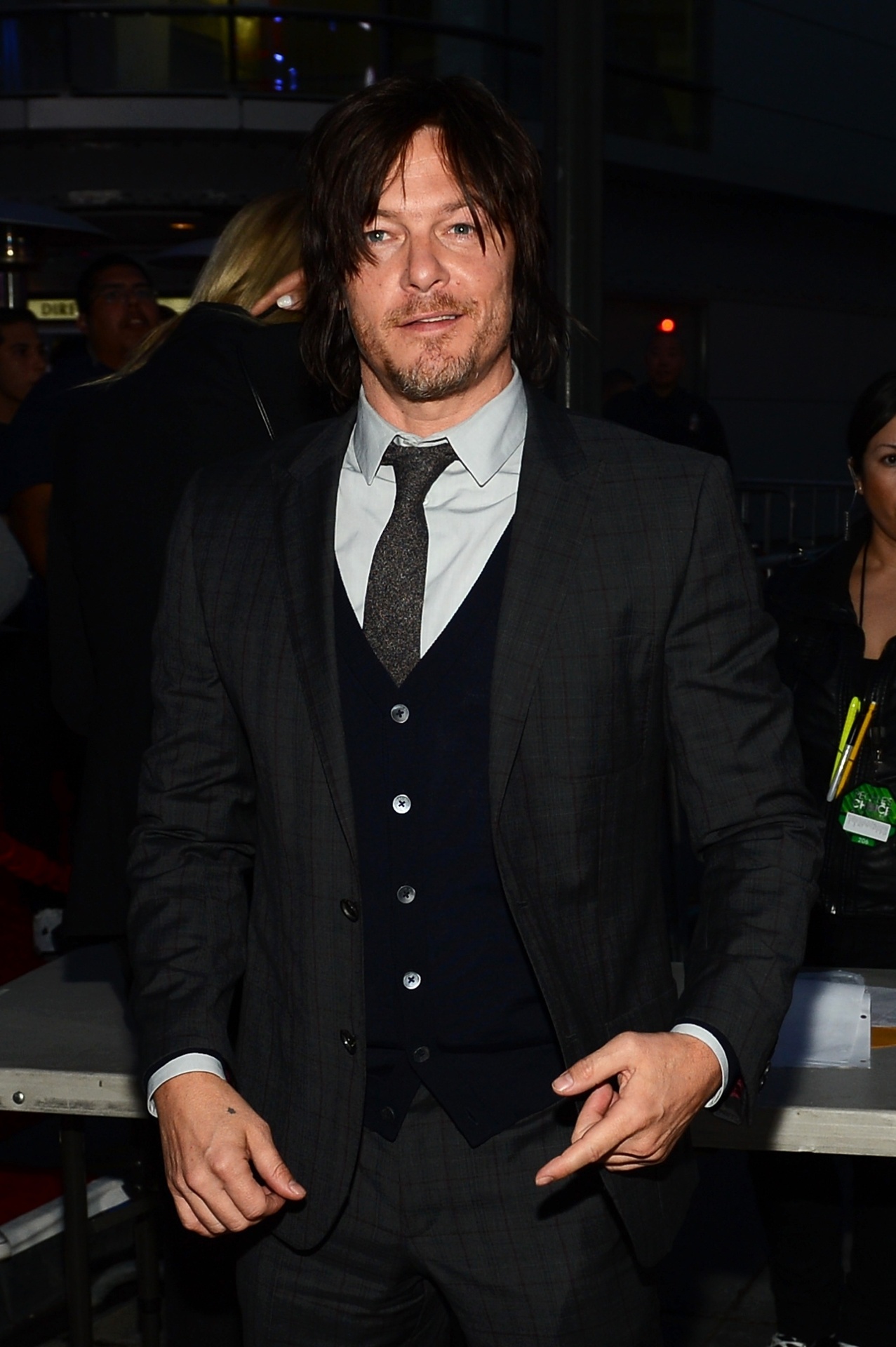 8.jan.2014 - O ator de "The Walking Dead" Norman Reedus chega à cerimônia do 40ª People's Choice Awards - Getty Images