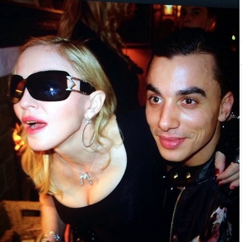 Madonna e o novo namorado em uma festa de ano novo